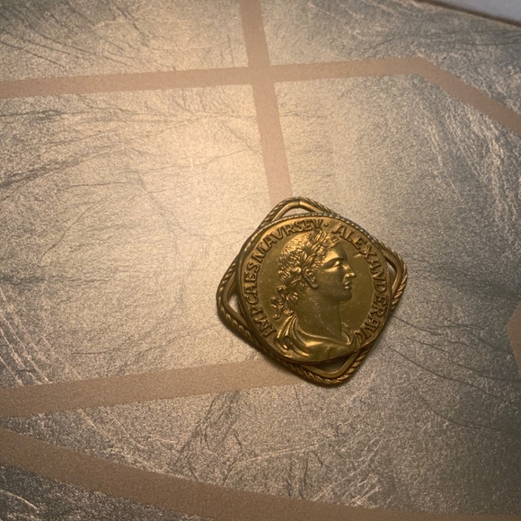 Ceasar Vintage Freirich Medallion Roman Brooch 1.5" 23 Grams - Picture 2 of 4